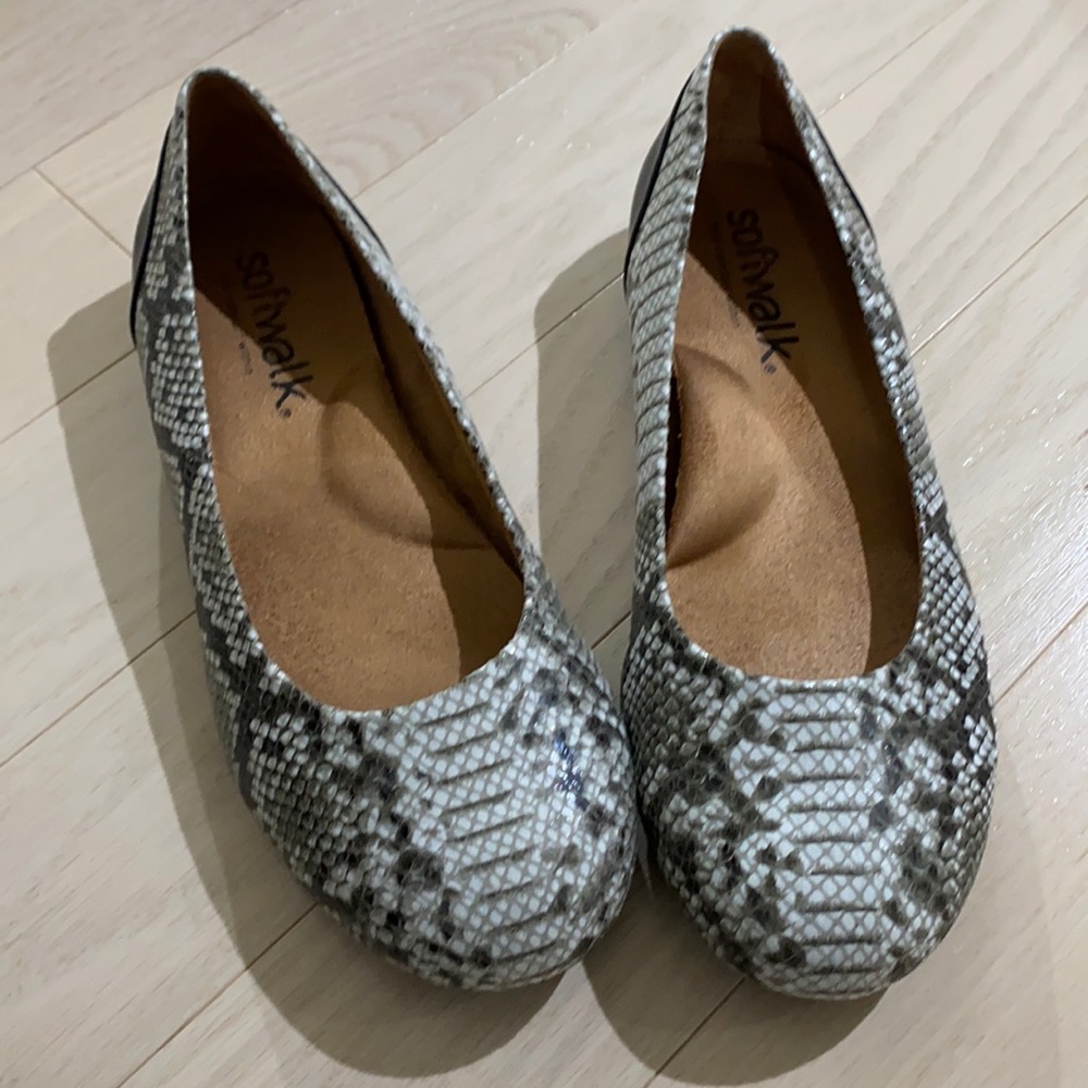 Soft Walk snake skin flats